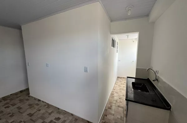 Condomínio fechado com 02 dormitórios, sala, cozinha, banheiro e área de serviço - sem vaga de garagem.     10 minutos andando do metrô Itaquera, fácil acesso aos pontos de ônibus.