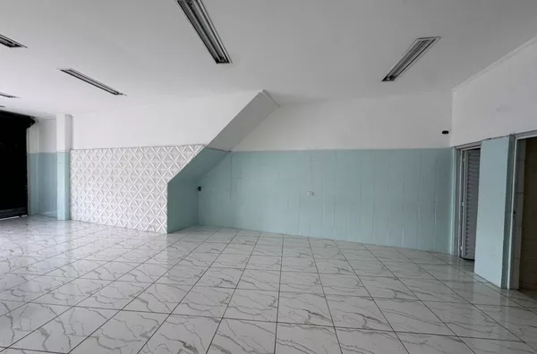 Salão comercial, ótima localização, facil acesso aos pontos de ônibus e estacionamento. - Foto 5