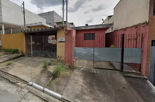 3 Casas em Terreno de 250 m² – Ideal para Morar e Investir