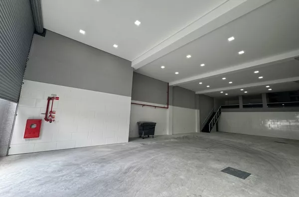 Salão comercial com aproximadamente 300m², ótima localização