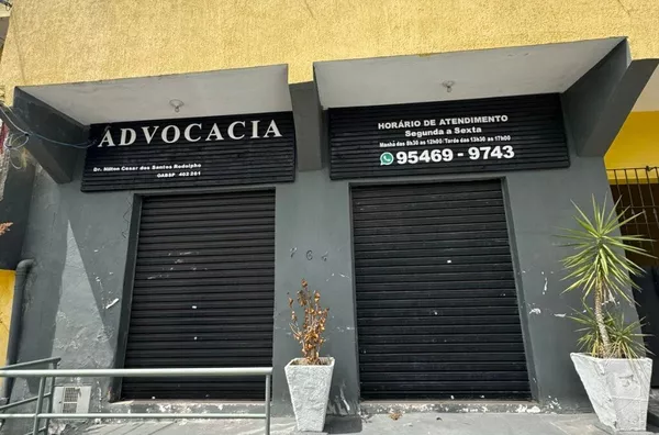 Salão comercial na Vila Ré, fácil acesso aos pontos de ônibus.