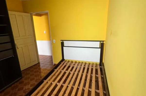 Casa térrea com 02 dormitórios grandes, sala, cozinha espaçosa, banheiro e área de serviço - sem vaga de garagem. Fácil acesso aos pontos de ônibus. - Foto 6