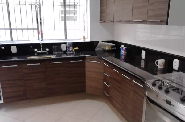 Sobrado para venda,  Jardim Coimbra, com 03 dormitórios, cozinha planejada, banheiro, lavabo, sacada, área de serviço - com vaga para carro.