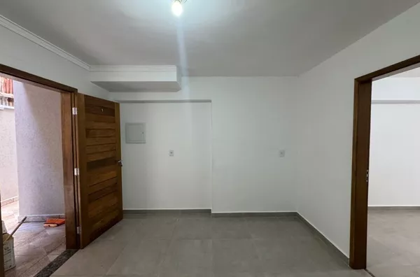 Condomínio construção nova com total de 8 casas, 01 dormitório, sala conjugada, banheiro e área de serviço. 