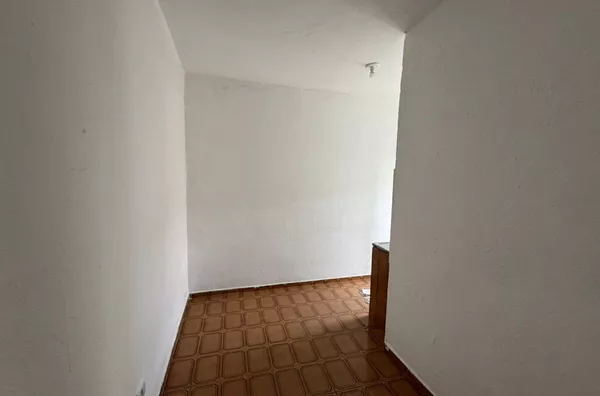 Casa com 01 dormitório grande, cozinha, banheiro e área de serviço - sem vaga de garagem. Sonho Gaucho