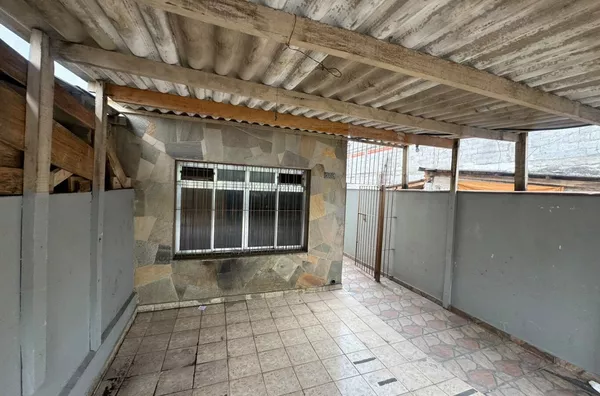 Sobrado com 02 dormitórios, sala grande, cozinha, banheiro, área de serviço, quintal, vaga para carro, independente - Foto 14