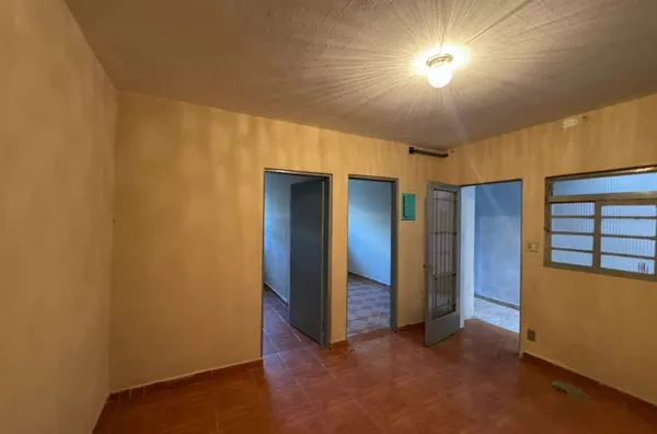 Casa para locação, com 2 dormitório, sala e cozinha