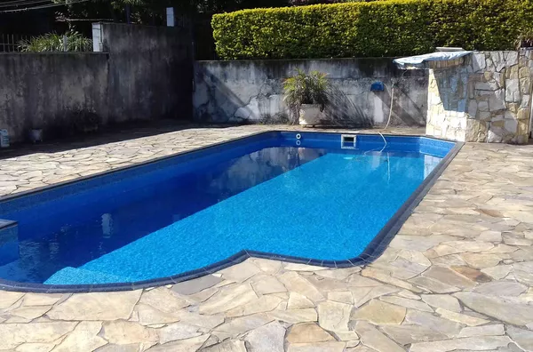 Casa com piscina na Vila RÃ©