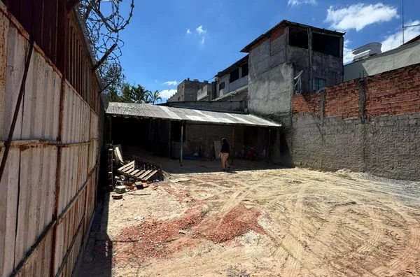 Terreno para venda e locação com aproximadamente 300m²