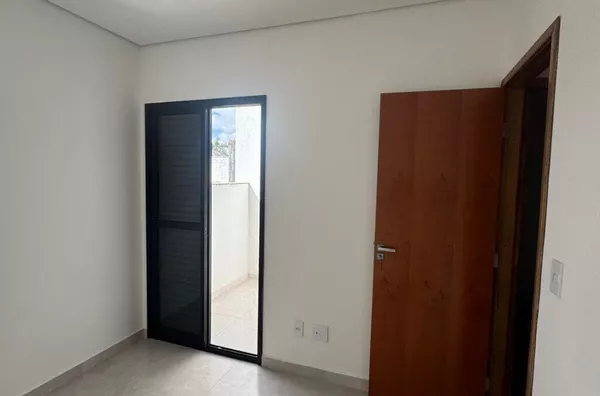 Condomínio construção nova com total de 8 casas, 02 dormitórios, sala conjugada, banheiro e área de serviço. 