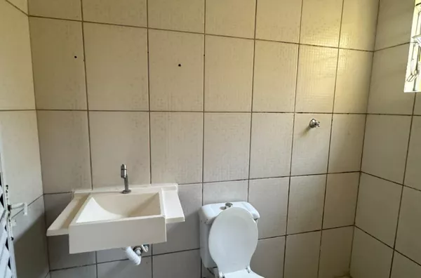 Casa com 02 dormitórios, sala, cozinha, banheiro e área de serviço. Fácil acesso a Avenida Imperador - Foto 11