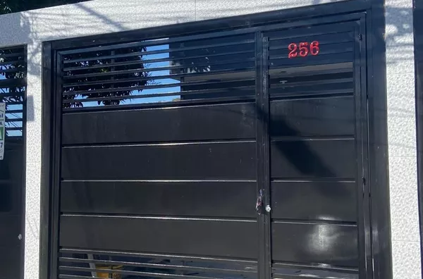 Sobrado Térreo Independente com Garagem – 2 Quartos Grandes | Artur Alvim