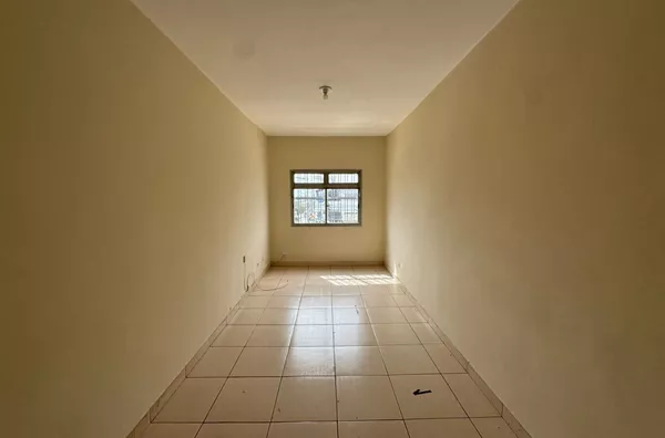 Apartamento localizado na Avenida Águia de Haia, com 02 dormitórios, sala grande, cozinha, banheiro e área de serviço - 01 vaga de garagem.