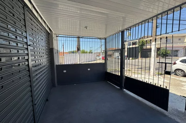 Salão comercial localizado na Vila Campanela