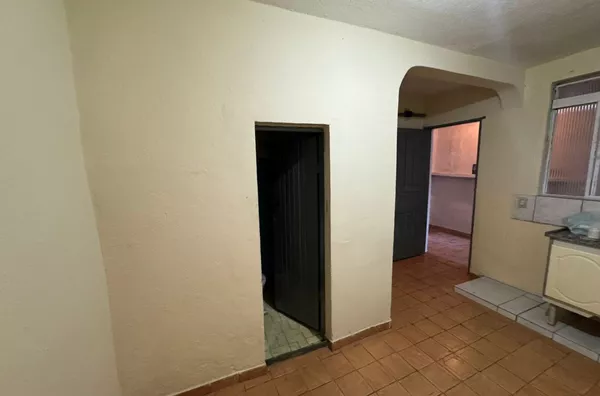 Casa para locação, com 1 dormitório e cozinha