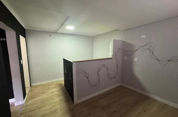 Casa térrea com 01 dormitório, cozinha americana, banheiro e área de serviço. Travessa da Avenida Esperantina, fácil aceso aos metrôs e aos pontos de ônibus. Uso residencial ou comercial. - Foto 1