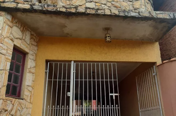 Sobrado para venda com 03 dormitórios, 01 suíte. Vila Buenos Aires.