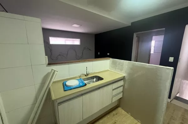 Casa térrea com 01 dormitório, cozinha americana, banheiro e área de serviço. Travessa da Avenida Esperantina, fácil aceso aos metrôs e aos pontos de ônibus. Uso residencial ou comercial. - Foto 3