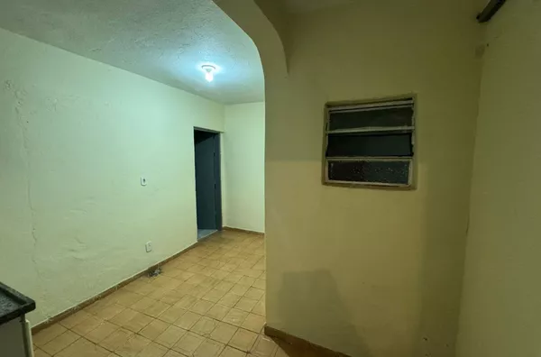 Casa para locação, com 1 dormitório e cozinha