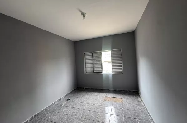 Sobrado com 02 dormitórios, sala grande, cozinha, banheiro, área de serviço, quintal, vaga para carro, independente - Foto 11