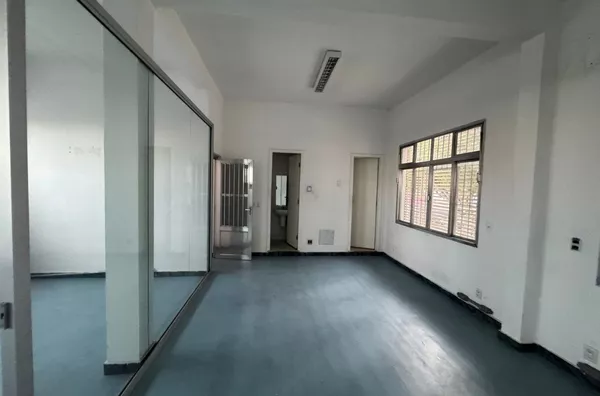 Sala comercial para aluguel na Avenida Águia de Haia, ótima localização