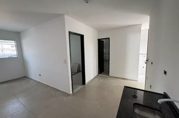 Imóvel para uso residencial ou comercial, com 02 dormitórios e banheiro. Ótima localização