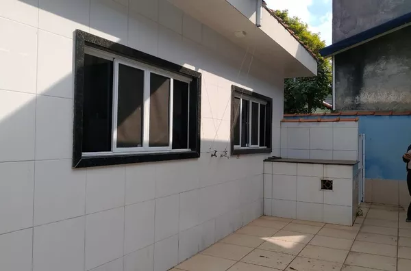 Sobrado com 04 dormitórios - Cae. Carvalho