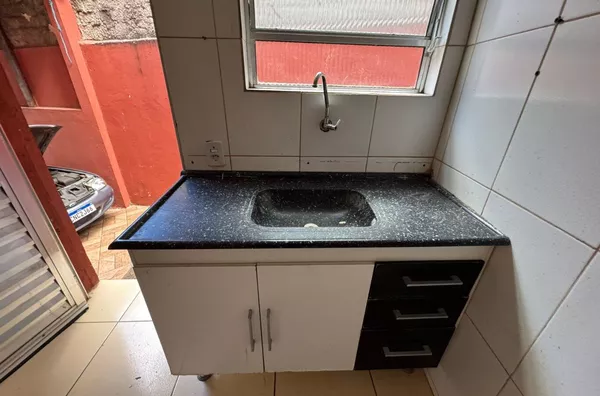 Casa com 02 dormitórios, sala, cozinha, banheiro e área de serviço - sem vaga de garagem. Fácil acesso ao metrô Artur Alvim