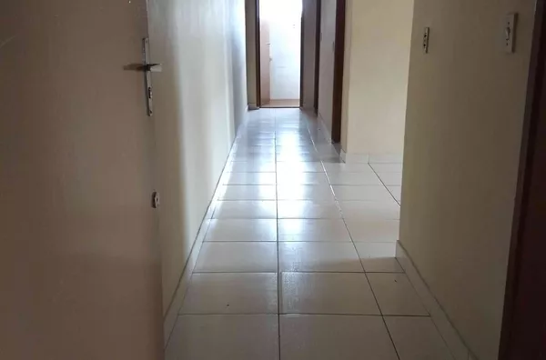 Apartamento localizado na Avenida Águia de Haia, com 02 dormitórios, sala grande, cozinha, banheiro e área de serviço - 01 vaga de garagem.