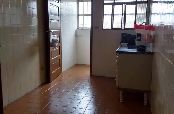 Apartamento localizado na Avenida Águia de Haia, com 02 dormitórios, sala grande, cozinha, banheiro e área de serviço - 01 vaga de garagem.