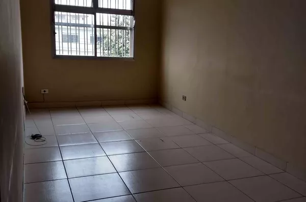 Apartamento localizado na Avenida Águia de Haia, com 02 dormitórios, sala grande, cozinha, banheiro e área de serviço - 01 vaga de garagem.