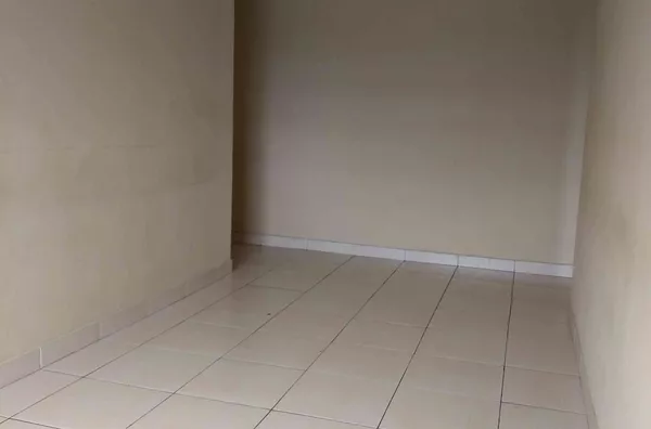 Apartamento localizado na Avenida Águia de Haia, com 02 dormitórios, sala grande, cozinha, banheiro e área de serviço - 01 vaga de garagem.