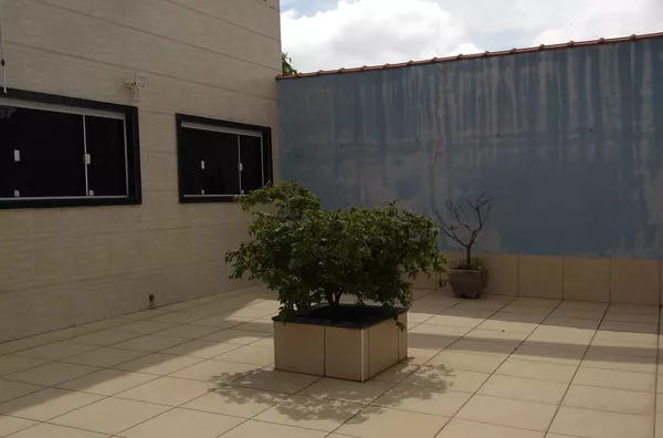 Sobrado com 04 dormitórios - Cae. Carvalho