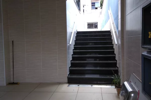 Sobrado com 04 dormitórios - Cae. Carvalho