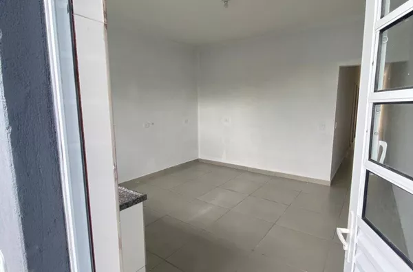 Sobrado Térreo Independente com Garagem – 2 Quartos Grandes | Artur Alvim