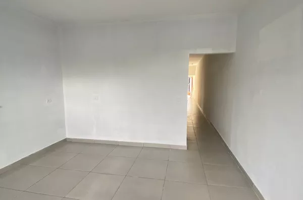 Sobrado Térreo Independente com Garagem – 2 Quartos Grandes | Artur Alvim