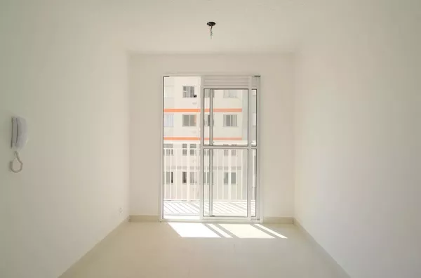 Apartamento Novo com Sacada – 5 min da Estação Penha