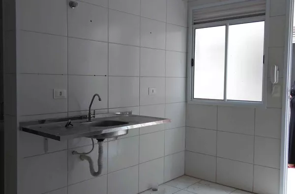 Condomínio fechado com 01 dormitório, cozinha, banheiro e área de serviço - sem vaga de garagem na Cidade AE Carvalho