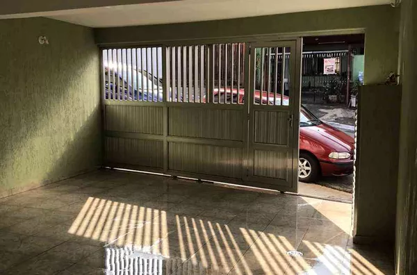 Sobrado com 03 dormitórios - Próximo ao metro Patriarca