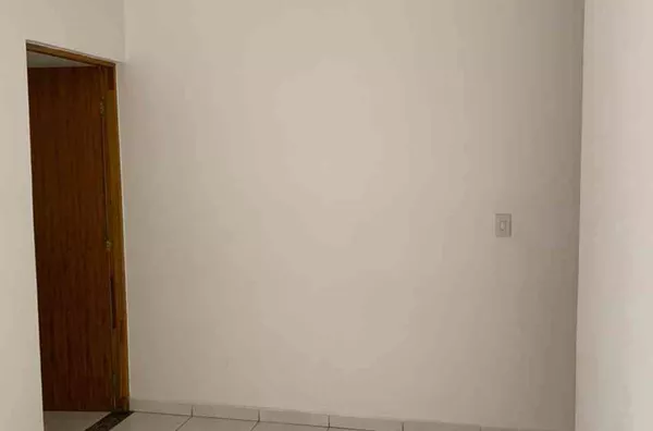 Casa térra com 01 dormitório, sala, cozinha, banheiro e área de serviço