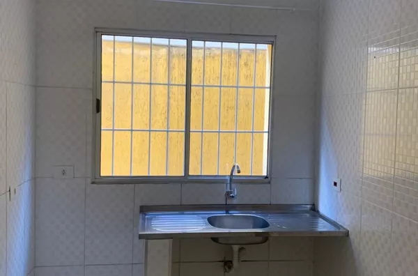 Casa térra com 01 dormitório, sala, cozinha, banheiro e área de serviço