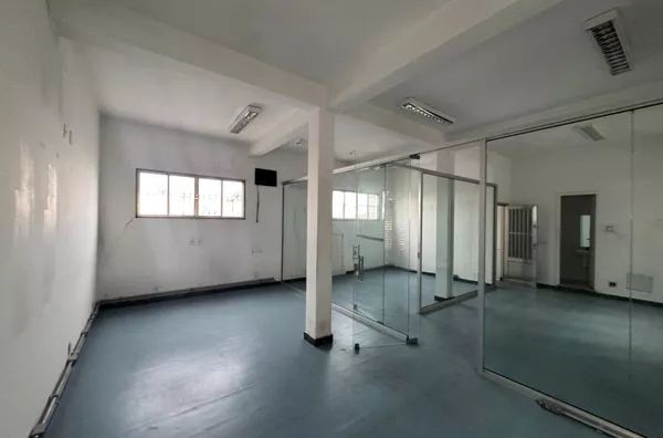 Sala comercial para aluguel na Avenida Águia de Haia, ótima localização