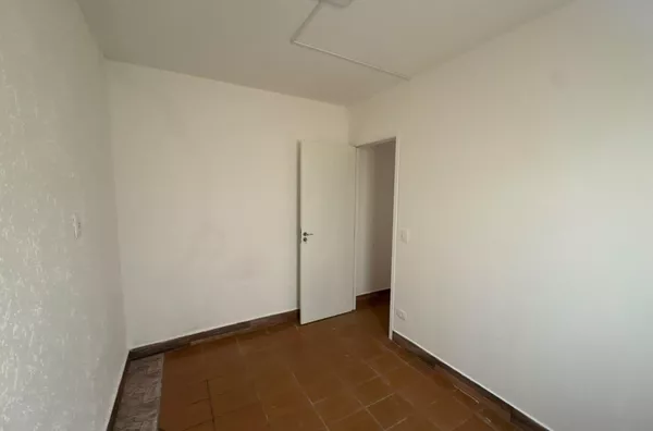 Casa com 02 dormitórios, sala, cozinha, banheiro e área de serviço. Fácil acesso a Avenida Imperador - Foto 14