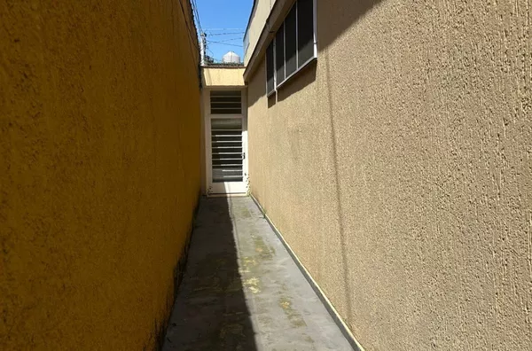 Casa com 02 dormitórios, sala, cozinha, 02 banheiros e área de serviço - Tatuapé.