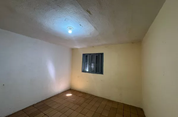 Casa para locação, com 1 dormitório, sala e cozinha