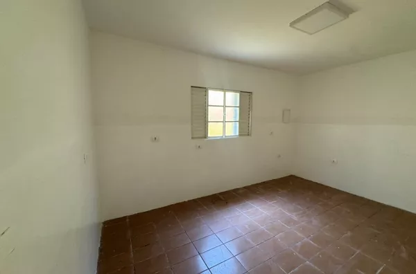 Casa com 02 dormitórios, sala, cozinha, banheiro e área de serviço. Fácil acesso a Avenida Imperador - Foto 6