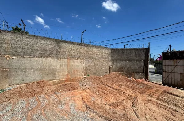 Terreno para venda e locação com aproximadamente 300m²