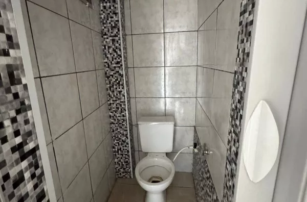 Salão comercial na Vila Ré, fácil acesso aos pontos de ônibus.