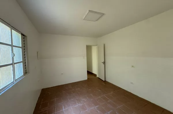 Casa com 02 dormitórios, sala, cozinha, banheiro e área de serviço. Fácil acesso a Avenida Imperador - Foto 7
