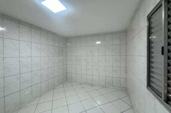 Casa térrea com 01 dormitório, cozinha, banheiro e área de serviço - sem vaga de garagem. Travessa da Avenida Augusto Antunes. - Foto 5